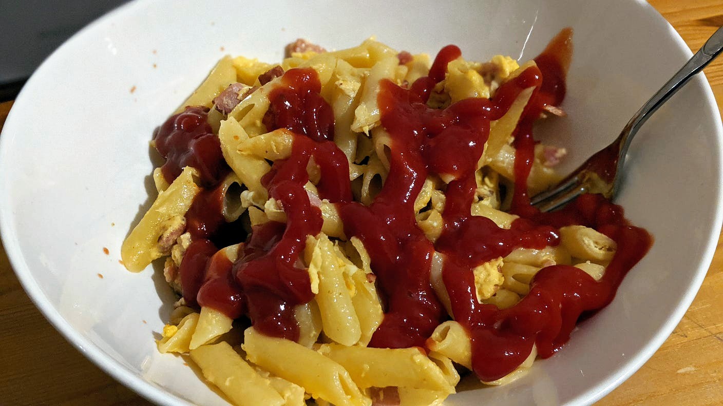 Schinkennudeln mit Ketchup